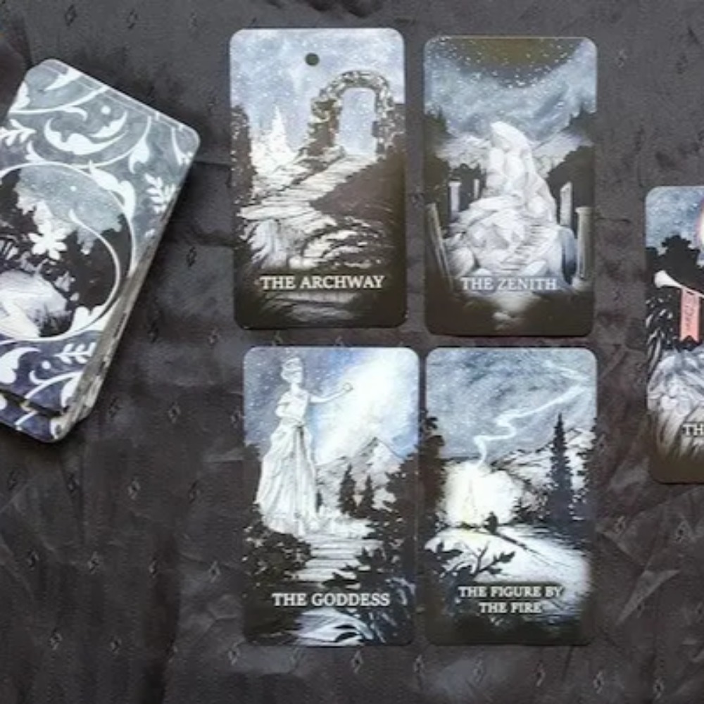 The Endless Oracle 9 * 6 cm Ee - Tarot Deck With Guidebook recensie en prijs